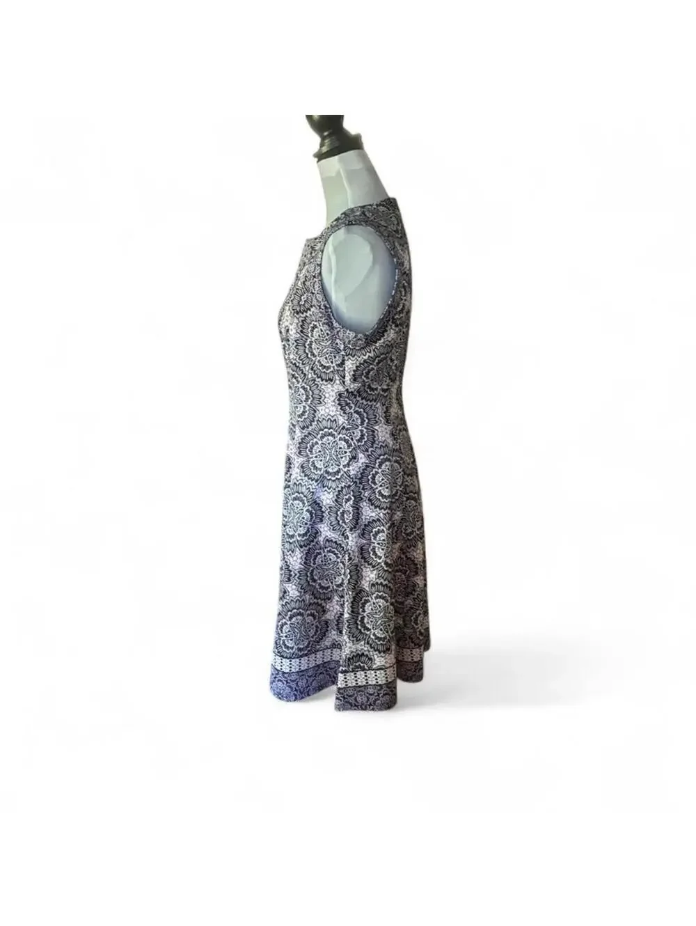 Liz Claiborne fit and flare dress Size: 6 NWOT
